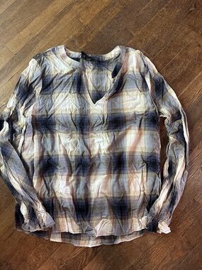 Plaid Long-Sleeve V-Neck Shirt - Beige & Navy